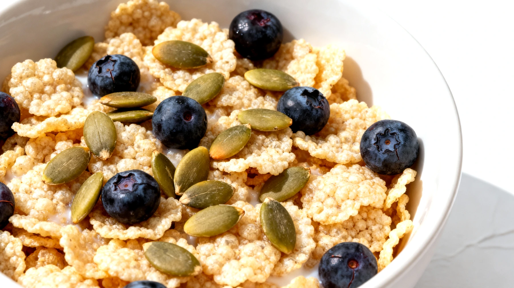 Amaranto soffiato con semi di zucca e bacche di aronia"