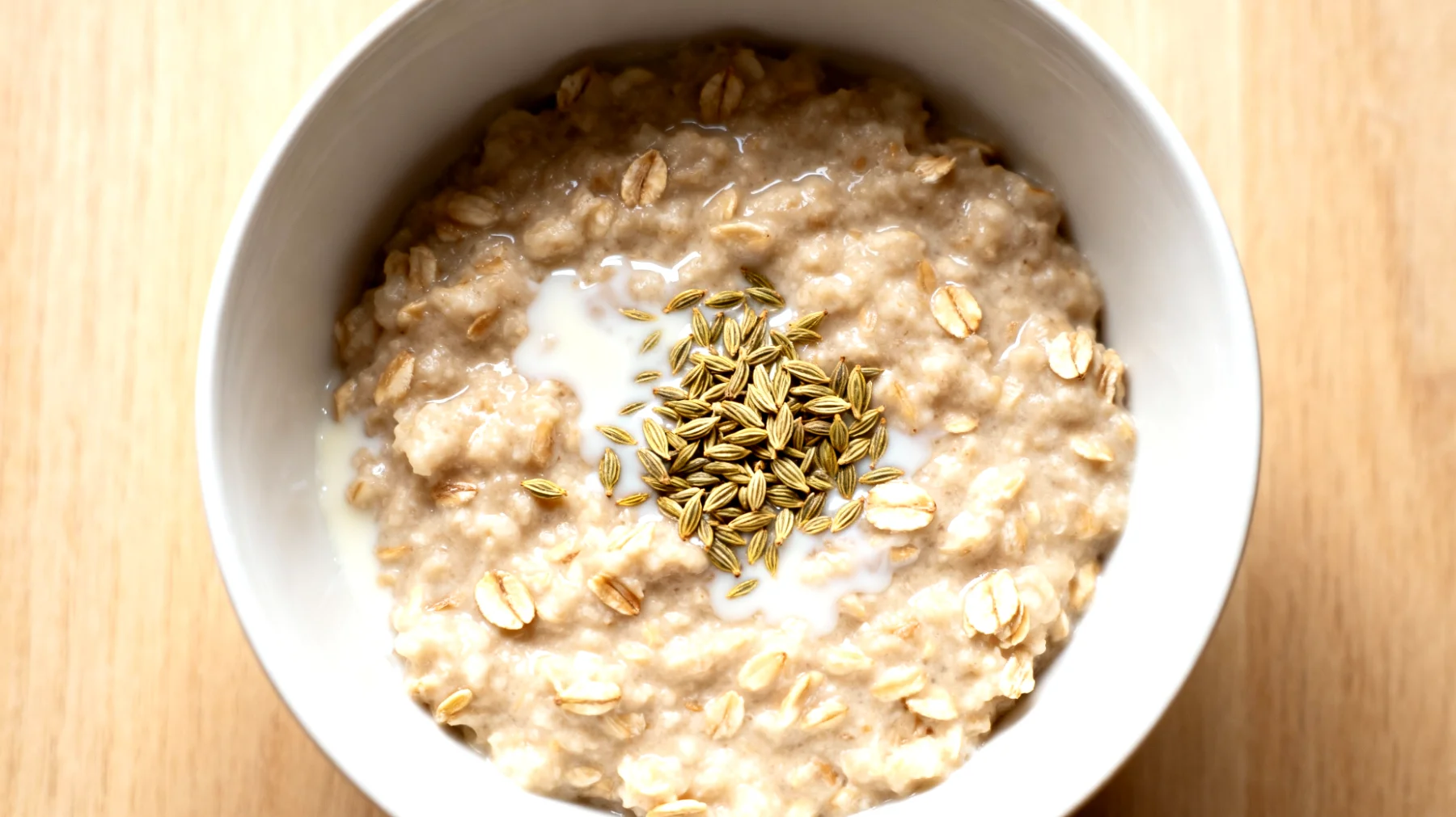 Porridge di avena con semi di finocchio e kefir"