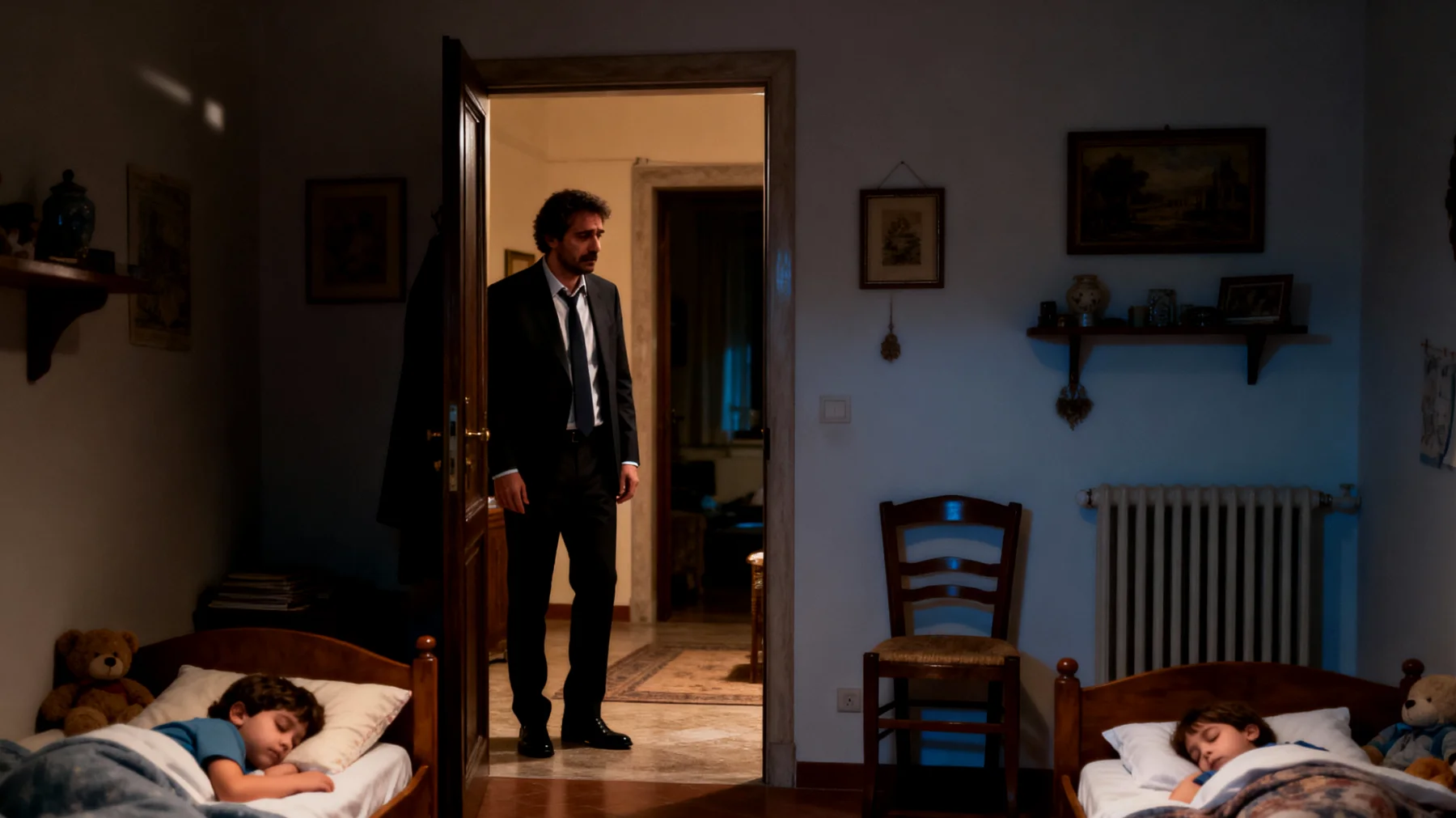 Papà che lavora molte ore e riesce a passare poco tempo significativo con i suoi bambini piccoli, sentendosi in colpa per non essere abbastanza presente nei momenti importanti della loro crescita quotidiana"